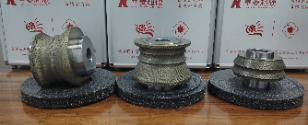 金剛石滾輪的特點有哪些？修整砂輪時有哪些必備條件？生產(chǎn)加工時要注意什么？